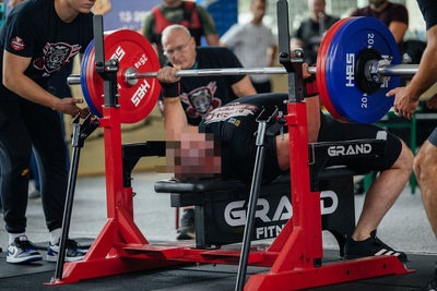 Policjant po służbie podczas zawodów