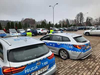 Policjanci prowadzący działania na Wszystkich Świętych