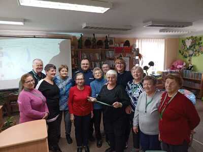 Policjanci podczas spotkania z seniorami