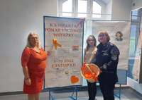 Policjantka z KPP Gołdap z Panią Psycholog i Nauczycielem SP1 w Gołdapi