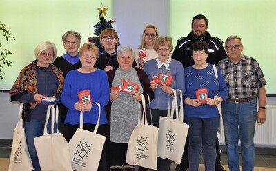 Policjanci podczas spotkania z seniorami