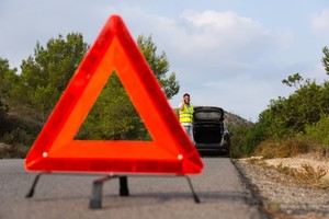 Trójkąt ostrzegawczy na drodze